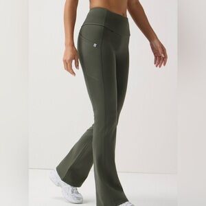 Fabletics PonteFlex Kick Flare Scrub Legging in Bonsai (Medium Short) brand new